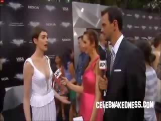 Sławy anne hathaway pokers w the ciemny rycerz premiere