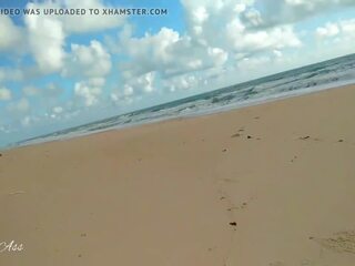 Trinken pinkeln letzte tag bei die öffentlich strand im brasilien -aprilbigass-